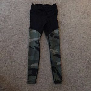 Carbon38 black and cano leggings. XS